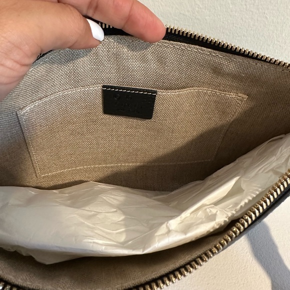 Gucci bag only used one time. Great conditions no scratches. - Picture 5 of 5